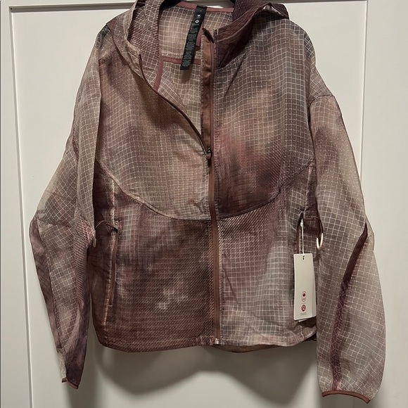 Lululemon NWT Translucent Hooded Jacket CANADA EXCLUSIVE - Picture 7 of 16